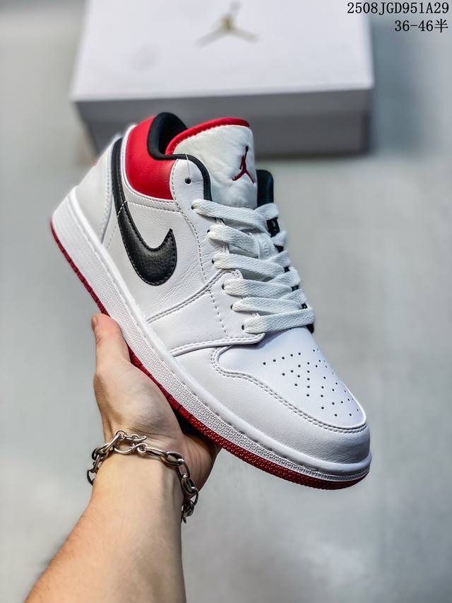 公司级Nike Air Jordan 1 Low Aj1乔1低帮休闲板鞋 同步官方配色 官方货号:553558-118 尺码:36 36.5 37.5 38 3