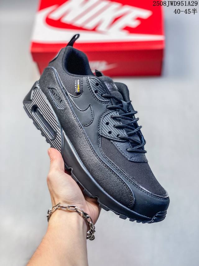 真标耐克Nike Air Max 90 经典复古小气垫缓震跑鞋 鞋面由皮和革织物打造，犀利的条线打造出酷劲十的足视觉效果 网布鞋增面强透气性，穿着为极舒适 经可