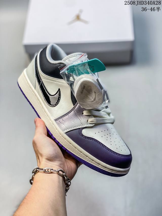 Air Jordan 1 Low Aj1乔1低帮休闲板鞋 同步官方配色 原档冲孔鞋头 正确满胶鞋垫 四线拉帮 原厂织唛标 鞋舌高弹海绵填充。 Size： 36