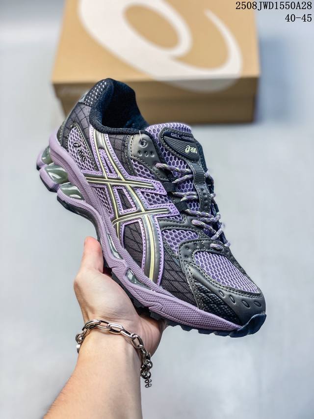 Asics 亚瑟士 采用环保太空合成革配合透气网眼布鞋面材质，中底3D可视Gel缓震胶效果，升级Eva全新缓震中底部位科技组合耐磨橡胶外底片鞋王回归！日本专业跑