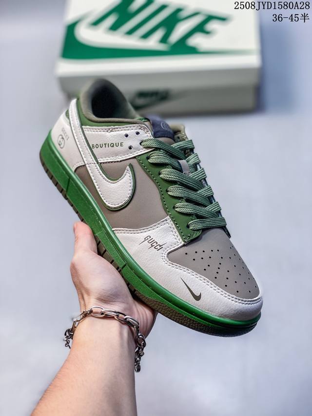 福利推荐特价 真标 耐克 Nike Sb Dunk Low Pro 男女款运动鞋复古板鞋。采用柔软织物鞋面，经久耐穿，塑就如元年款 Dunk 般的复古质感。鞋头