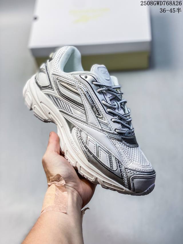 Reebok Premier Road Ultra 舒适百搭 低帮 休闲跑步鞋 男女同款，耐磨性能保证了鞋底的耐用性，延长鞋子的使用寿命。 适合经常跑步或在硬地