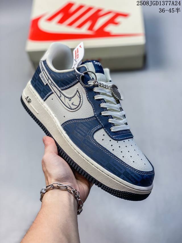 真标耐克Nike Air Force 7空军一号低帮百搭休闲运动板鞋。柔软、弹性十足的缓震性能和出色的中底设计，横跨复古与现代的外型结合，造就出风靡全球三十多年