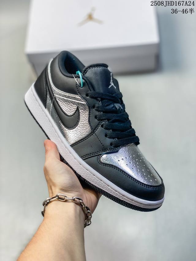 公司级 耐克 乔丹Air Jordan 1 Low Aj1 乔1 乔丹1代Aj1 低帮复古文化休闲运动篮球鞋。从1985 年面世的元年款汲取设计灵感，采用简洁大