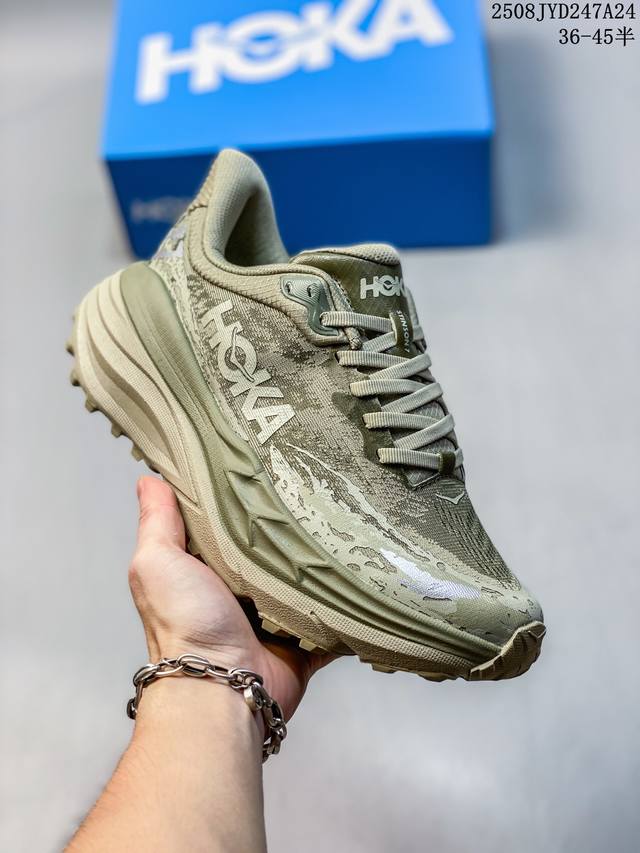 公司级Hoka Stinson 7 低帮专业越野跑步鞋 这款鞋5Mm的前后掌落差能让你贴近自然跑的步态 使你的身体对鞋子的缓震和支撑特性依赖变少 从而增加自身的