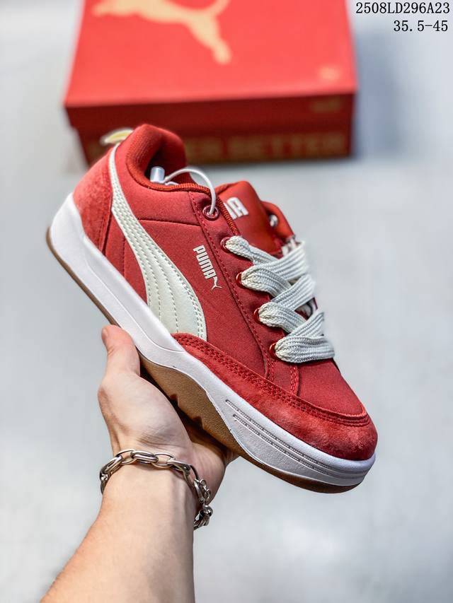 Puma 彪马 女运动板鞋，原楦原纸版开发版型，采用环保皮革组合鞋面材质，外置耐磨橡胶大底蕾哈娜同系面包鞋太好看了！彪马Puma Park Lifestyle