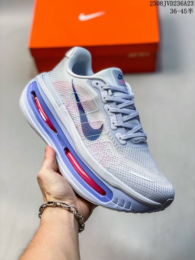 公司级Nike Vomero Premium 耐克 舒适减震防滑 低帮跑步鞋 全掌Reactx泡绵中底 前掌和后跟还配备了Air Zoom气垫单元 据说跑起来更
