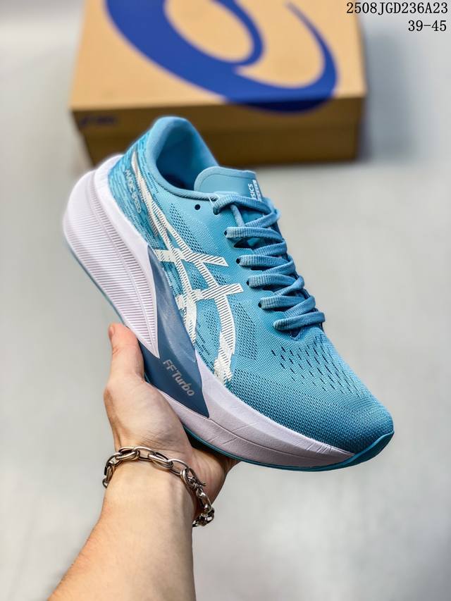 公司级Asics 亚瑟士Magic Speed 4稳定跑鞋鞋面 采用双层提花网面设计 提高包裹性和透气性 后跟搭载稳定系统科技T-Gel提升整体支撑力和结构感