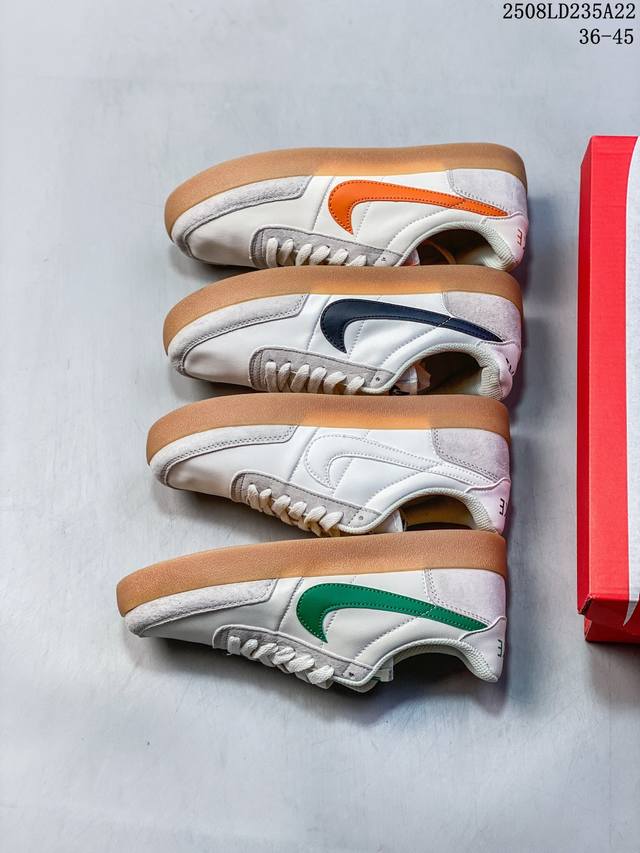 Nike 联名 Killshot Ii Leather 耐克板鞋 采用米白色皮革制作鞋身，Swoosh 点缀其中，最后搭载棕色生胶大底，流露出满满的复古气气息