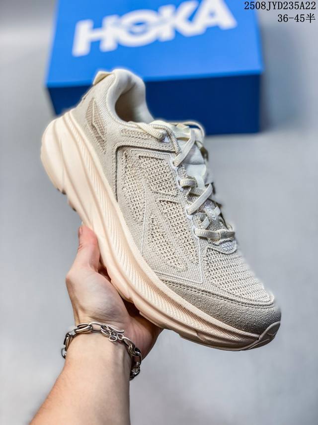 Hoka One One与Satisfy再度联手，推出了全新联名鞋款Hoka X Satisfy Mafate Speed 4 Lite Stsfy。球鞋继承了