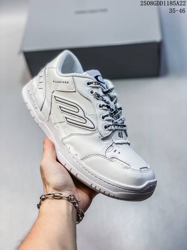 公司级Balenciaga 巴黎世家 Hamptons 手工做旧款 牛皮革 复古圆头系带低帮休闲鞋 官方原配套鞋盒 防尘纸配套齐全 货号：841765 Wcur