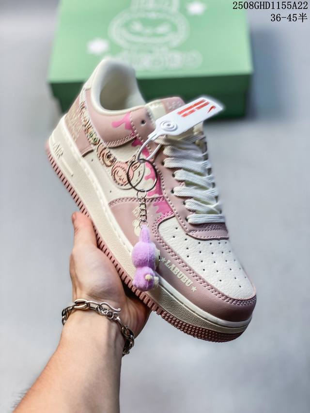 36-45半 公司级 头层 ［定制球鞋］ Labubu X Nike Air Force 1 Low 拉布布 X 耐克 空军一号 低帮 粉白 鞋身整体以米白色皮