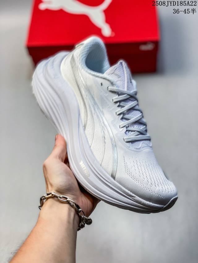 公司级彪马Puma Magmax Nitro 低帮专业越野跑步鞋 实拍首发 这款鞋5Mm的前后掌落差能让你贴近自然跑的步态 使你的身体对鞋子的缓震和支撑特性依赖