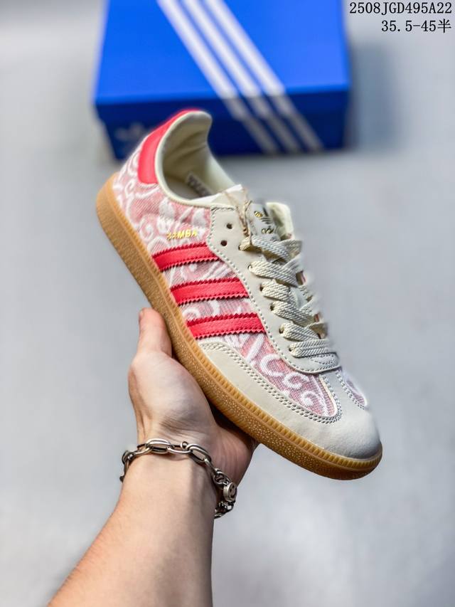 Adidas Original Samba Og 复古经典轻便板鞋 这款桑巴鞋展示了高质量的工艺 带有装饰的超锁缝制和无缝的手感 柔软、柔软的皮革造型和标志性的