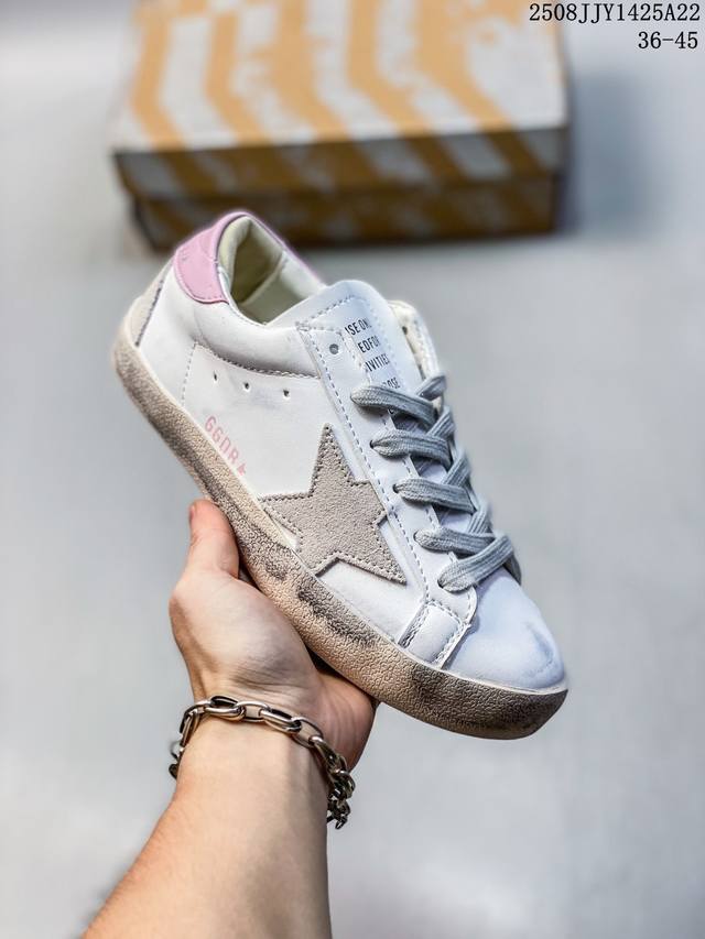 Ggdb Golden Goose Super Star系列小脏运动鞋 火爆全网各路明星纷纷上脚，头层公司级小脏鞋，完美精细做工，全手工打磨做旧，自带3厘米内增