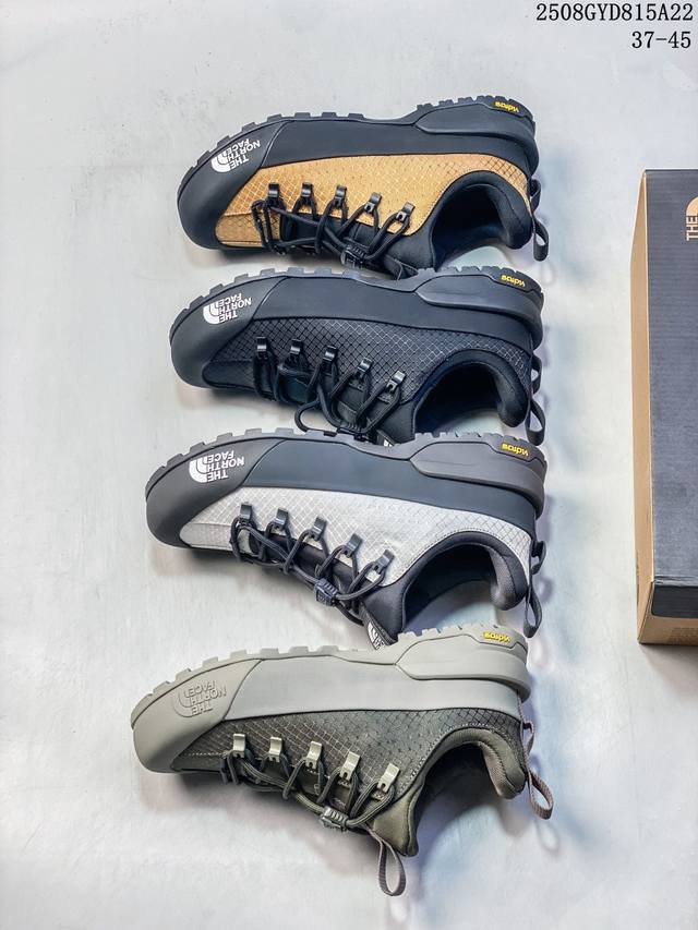 公司级 The North Face Gore-Tex Hedgehog系列 北面 刺猬系列 低帮 黑色 舒适防滑耐磨透气防水低邦短筒户外靴徒步鞋 鞋身整体以灰