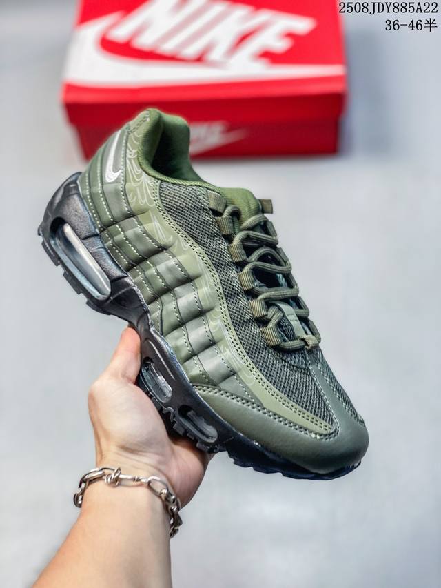 Nike 耐克 Air Max 95 潮流百搭 气垫缓震慢跑鞋 休闲防滑运动鞋！Nike耐克跑步鞋经典透气舒适运动鞋休闲鞋。为了迎接今年的世界地球日，Nike