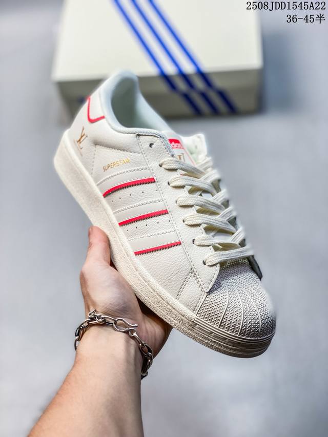 公司级阿迪达斯Adidas三叶草 Originals Superstar贝壳头系列低帮经典百搭休闲运动板鞋 货号:Eg4959 尺码:35 36 36.5 37