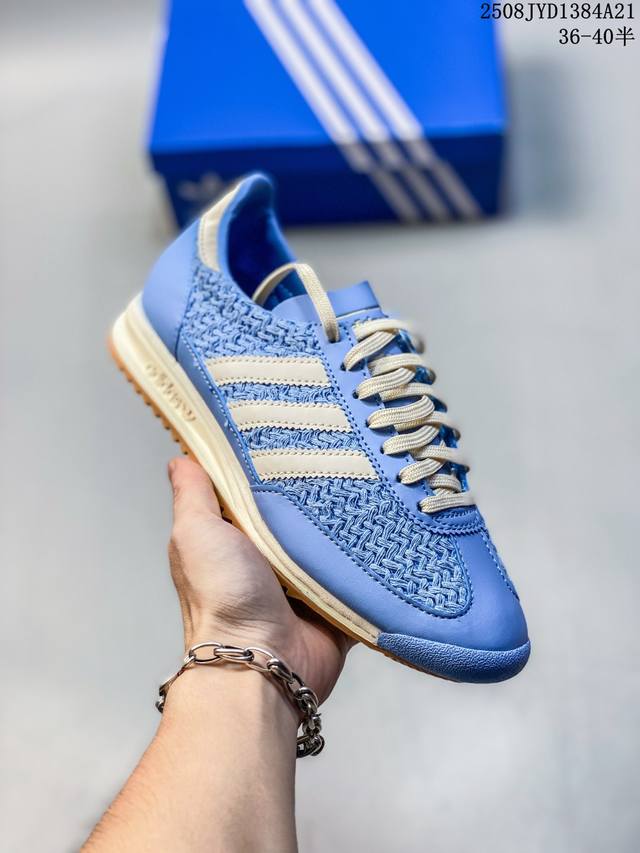 Adidas Originals Sl 72 Rs休闲防滑耐磨低帮板鞋 经典低帮设计和橡胶外底，采用马毛鞋面， 搭载着 Ecotex 鞋舌，更添质感，Eva 中