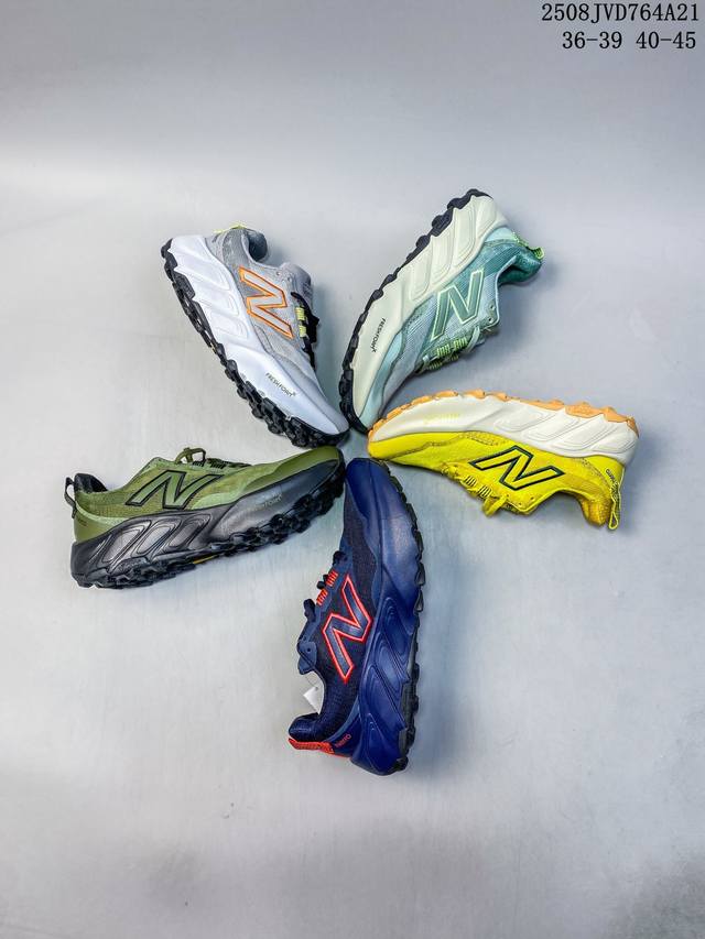 新百伦New Balance W880系列复古老爹风休闲运动慢跑鞋 880系列是New Balance的次顶级缓震跑鞋，脚感软弹舒适，缓震性和稳定性都不错，性能