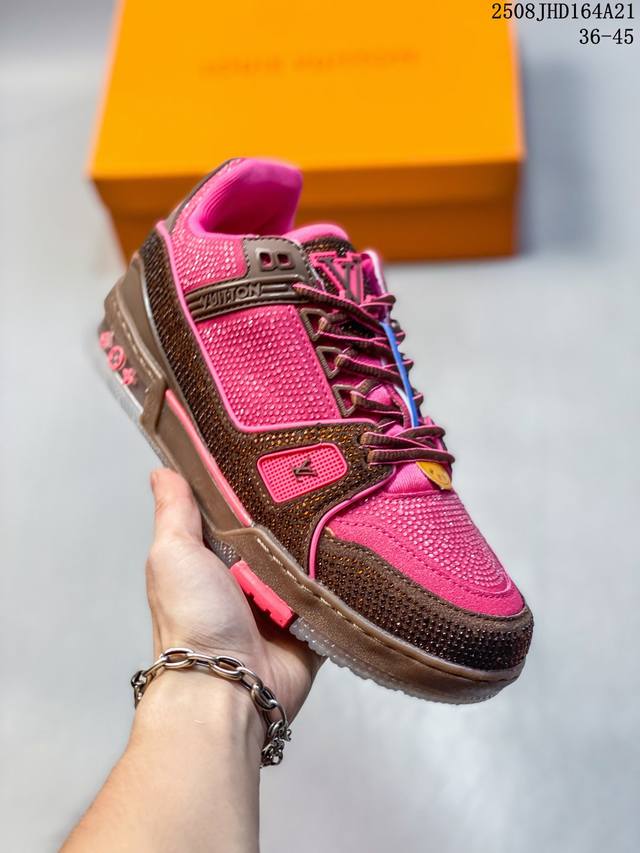 路易威登 Louis Vuitton Lv路易威登板鞋 新款 Lv Trainer最新配色运动鞋 L家 篮球鞋风格运动鞋 该鞋由艺术总监 Virgil Ablo