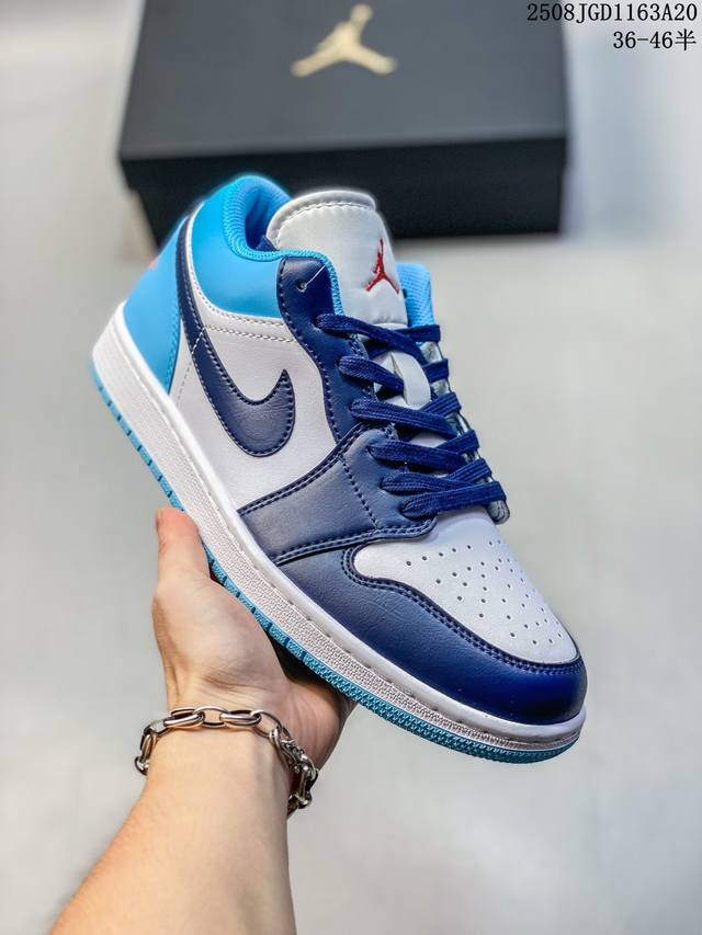 公司级Nike Air Jordan 1 Low Aj1乔1低帮休闲板鞋 同步官方配色 头层皮打造 正确满胶鞋垫 四线拉帮 原厂织唛标 鞋舌高弹海绵填充 官方货