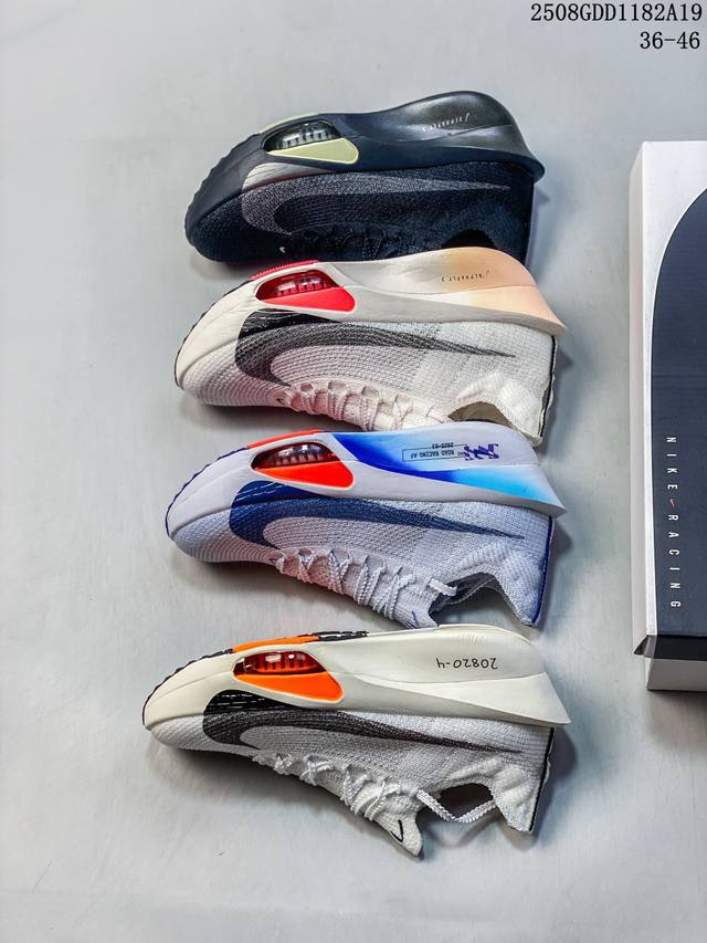 公司级新品发布 Nike Air Zoom Alphafly Next% 整体采用前作的设计语言，并且对后者的细节进行升级，马拉松和长距离路跑的性能极限设计而生