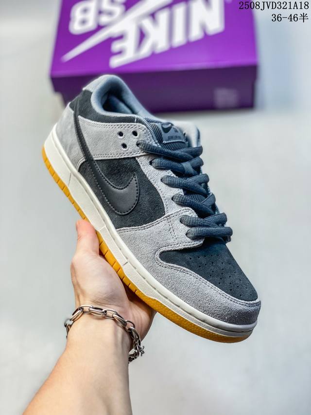 耐克 Nike Dunk Low 扣篮系列 复古低帮休闲运动滑板板鞋 采用脚感柔软舒适Zoomair气垫 有效吸收滑板等极限运动在落地时带来的冲击力 为街头运动