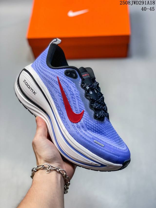 公司级Nike Vomero 18 Plus 耐克 舒适减震防滑 低帮跑步鞋 全掌Reactx泡绵中底 前掌和后跟还配备了Air Zoom气垫单元 据说跑起来更