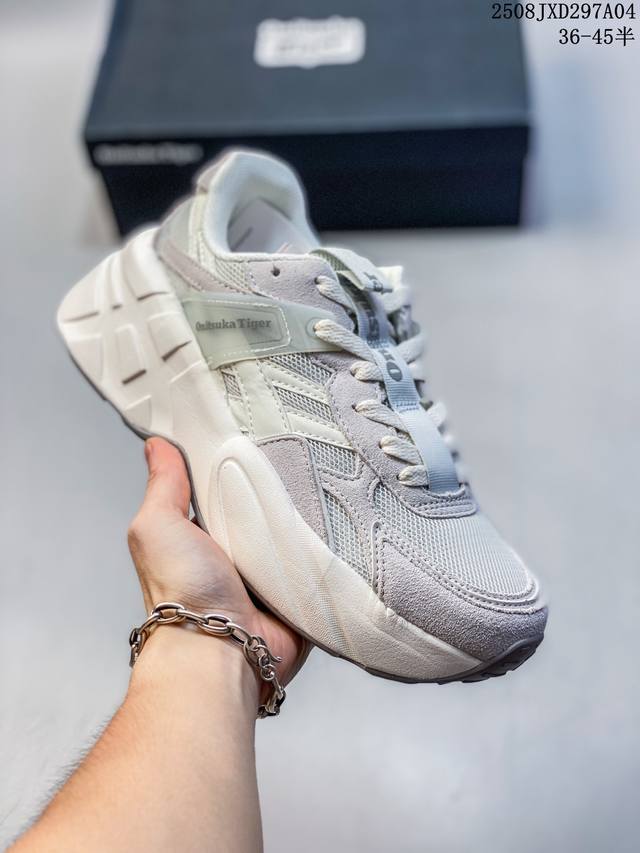 真标Adidas Lightblaze 舒适防滑 新款阿迪达斯低帮跑步鞋 极致轻盈的Lightweight Upper设计 带来近乎裸足的舒适体验 中底采用尖端