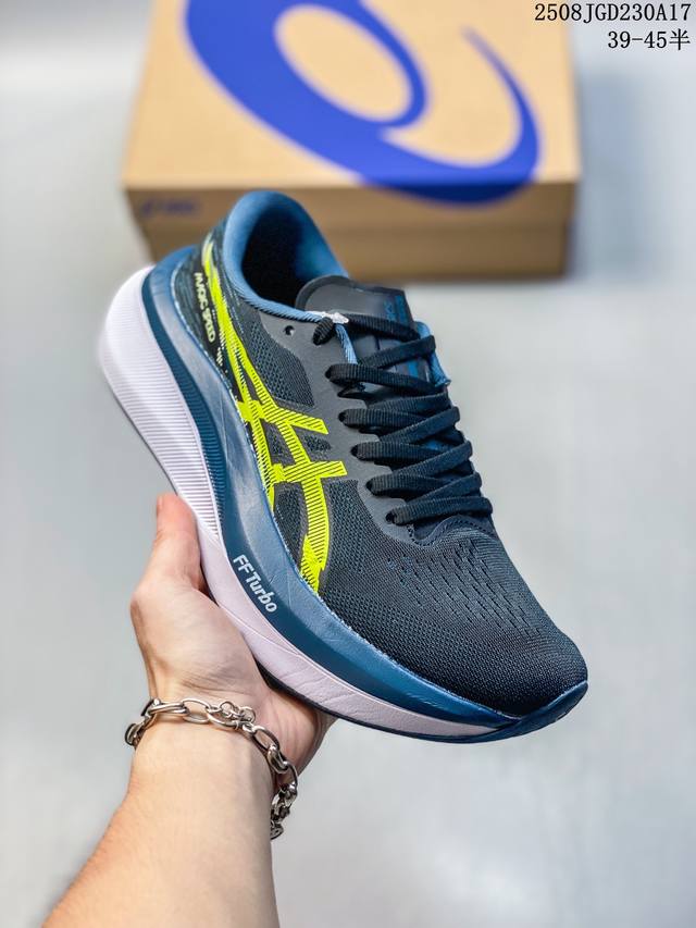 公司级Asics 亚瑟士Magic Speed 4稳定跑鞋鞋面 采用双层提花网面设计 提高包裹性和透气性 后跟搭载稳定系统科技T-Gel提升整体支撑力和结构感