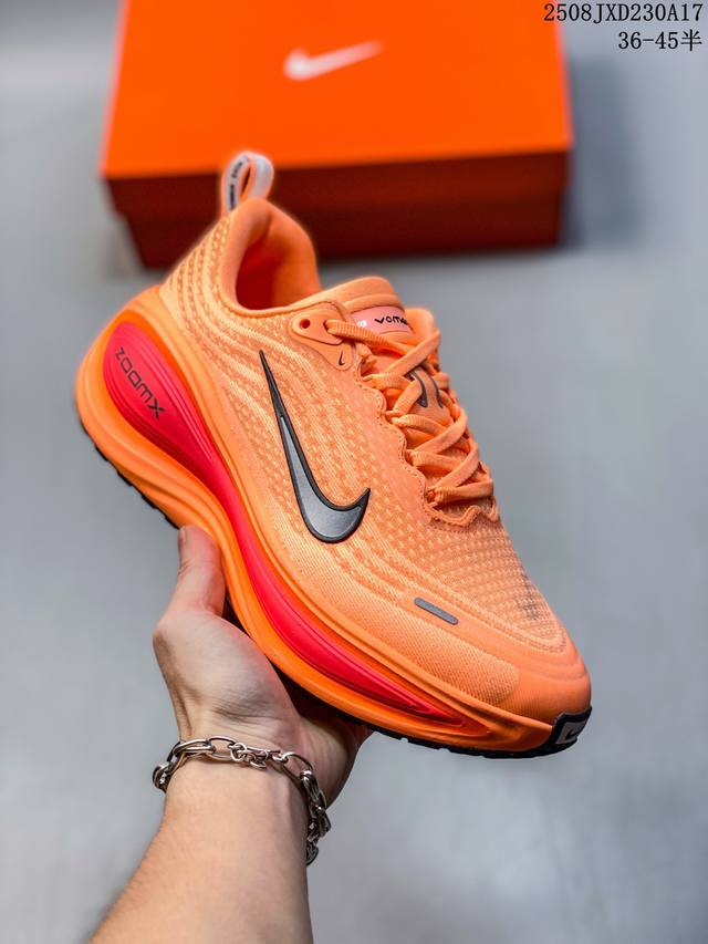 公司级Nike Vomero Plus 耐克 舒适减震防滑 低帮跑步鞋 全掌Reactx泡绵中底 前掌和后跟还配备了Air Zoom气垫单元 据说跑起来更快更舒