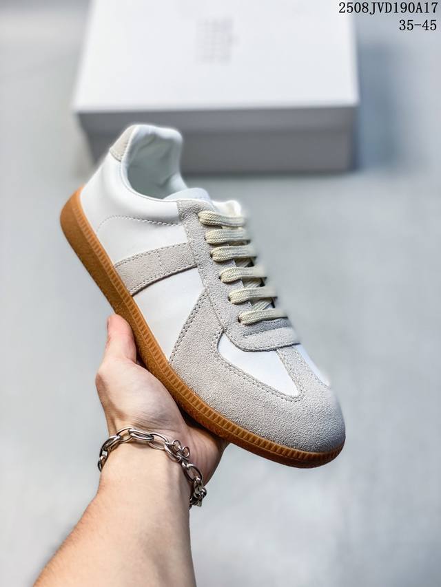 新配色 广货新版本 白色礼盒装 #送礼推荐 Maison Margiela梅森马吉拉 Calfskin Replica 复古 德训 时尚板鞋 男女款 原版全套包