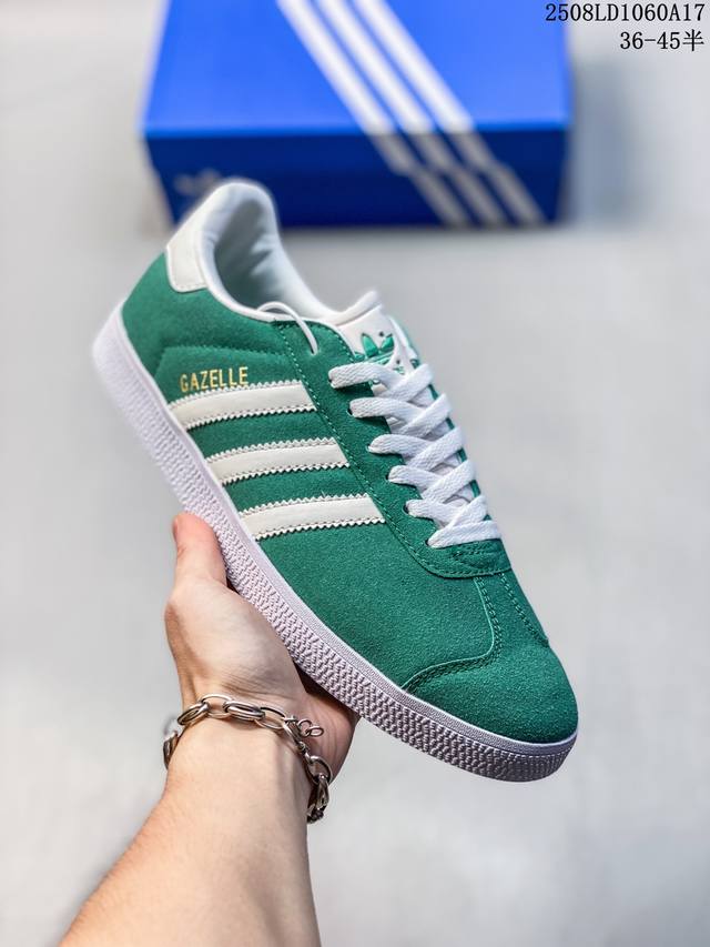 Adidas 阿迪达斯 德训系列 男女鞋半码制，升级原楦开发版型，采用翻毛皮鞋面材质，内环保海玻璃鞋垫，外置Rb橡胶大底将复古进行到底，阿迪达斯Adidas G