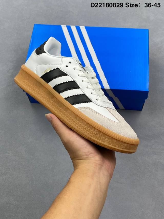 Addis Original Samba Xlg 复古单品 复古桑巴板鞋 这款桑巴鞋展示了高质量的工艺 带有装饰的超锁缝制和无缝的手感 柔软、柔软的皮革造型和标