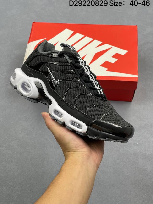 真标Nike Air Max Plus 耐克 轻便缓震 耐磨大气垫系列 跑鞋 全新的鞋面材质搭配Tpu波浪纹理与内靴设计 打造如袜子般的贴合支撑体验 带来更加舒