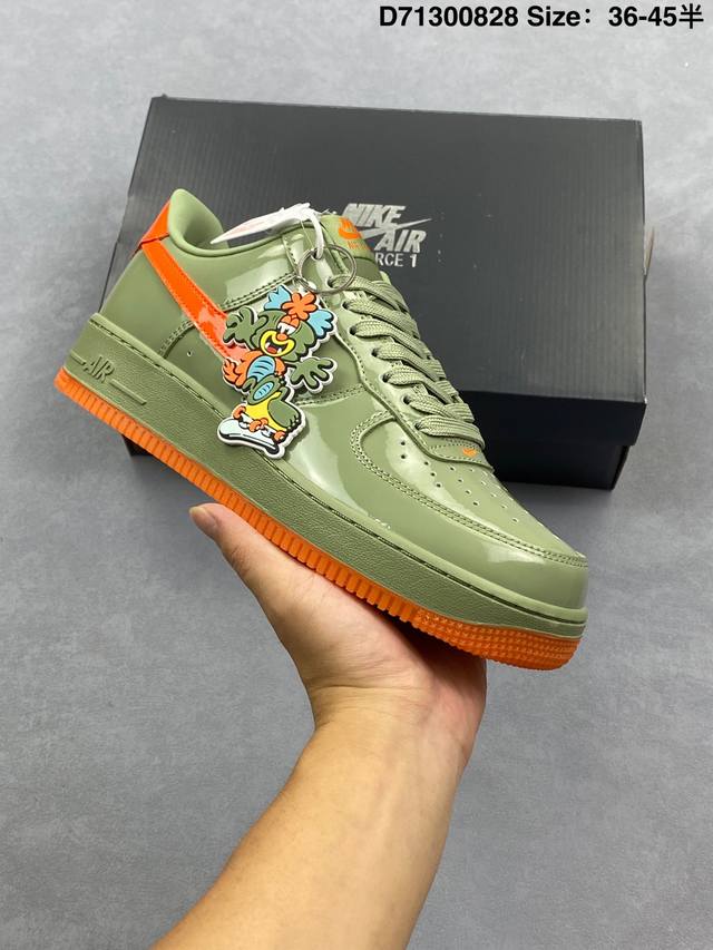 耐克Nike Air Force 1 Low 空军一号低帮百搭休闲运动板鞋。柔软、弹性十足的缓震性能和出色的中底设计，横跨复古与现代的外型结合，造就出风靡全球三