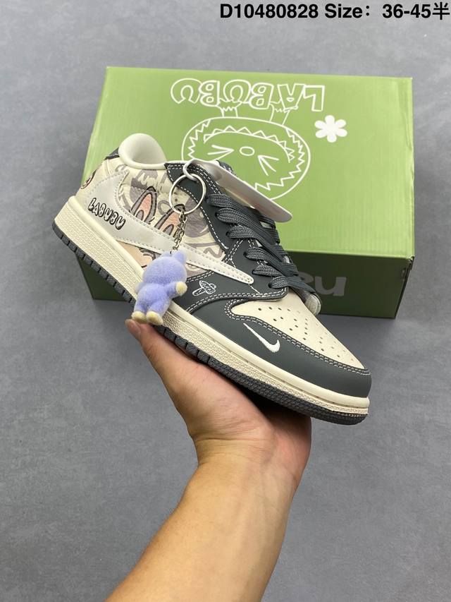 高端定制 Travis Scott X Jordan 1 Low “Labubu拉布布联名” 乔丹倒勾低帮休闲板鞋 原厂全头层皮 大厂纯原品质出货 纯正版型 定