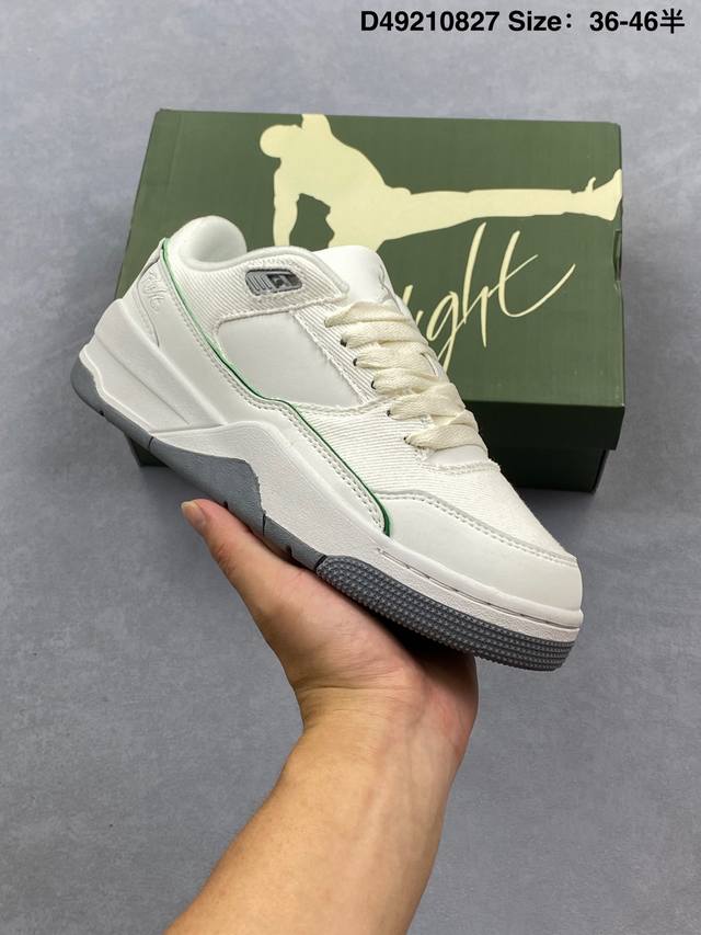 Air Jordan Flight Court 乔丹低帮复古篮球鞋 设计简约又不失复古韵味鞋内的鞋垫柔软且有弹性 能够很好地缓冲落地时的冲击力鞋面的材质贴合脚部