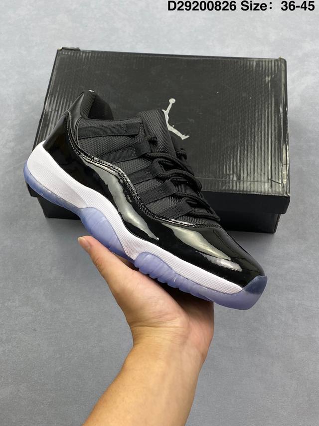 Air Jordan 11 Retro 高帮 鞋面采用灰色布面与海军蓝色漆皮相搭配，后跟应该依然使用经典的23号，并且采用白色进行点缀，最后以白色中底和浅蓝色水
