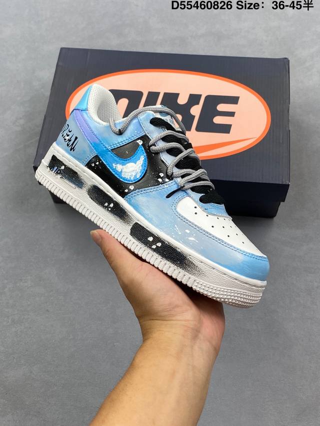 耐克Nike Air Force 1’07空军一号低帮百搭休闲运动板鞋。柔软、弹性十足的缓震性能和出色的中底设计，横跨复古与现代的外型结合，造就出风靡全球三十多