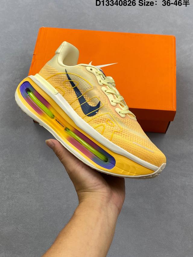 公司级Nike Vomero Premium 耐克 舒适减震防滑 低帮跑步鞋 全掌Reactx泡绵中底 前掌和后跟还配备了Air Zoom气垫单元 据说跑起来更