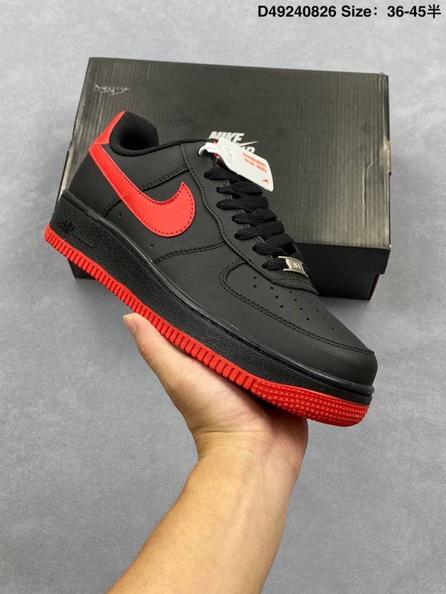 耐克Nike Air Force 1 Low 空军一号低帮百搭休闲运动板鞋 柔软、弹性十足的缓震性能和出色的中底设计，横跨复古与现代的外型结合，造就出风靡全球三