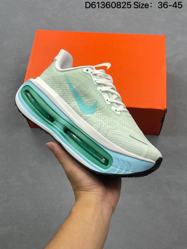 Nike Zoom Premium 耐克 飞马 舒适减震防滑 低帮跑步鞋全掌Reactx泡绵中底 前掌和后跟还配备了Air Zoom气垫单元 据说跑起来更快更舒