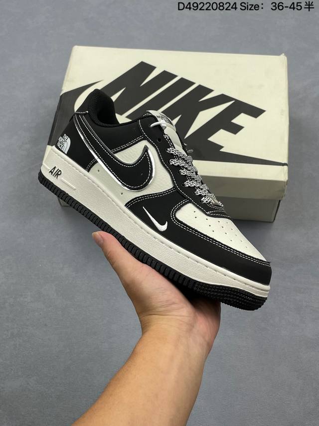 海外款限量发售！公司级Nike Air Force 1 '07 Low “Supreme联名 Nike米蓝勾”空军一号 低帮 运动鞋 休闲鞋 折边针车 工艺难度