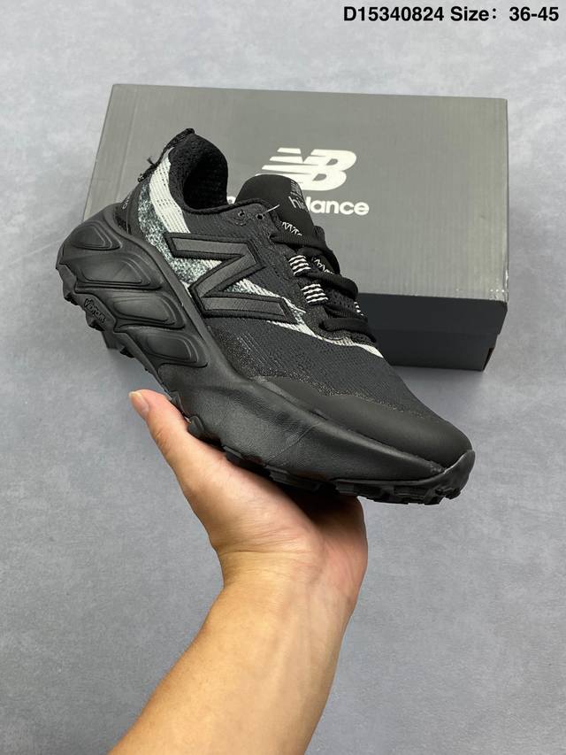 新百伦New Balance W880系列复古老爹风休闲运动慢跑鞋 880系列是New Balance的次顶级缓震跑鞋，脚感软弹舒适，缓震性和稳定性都不错，性能