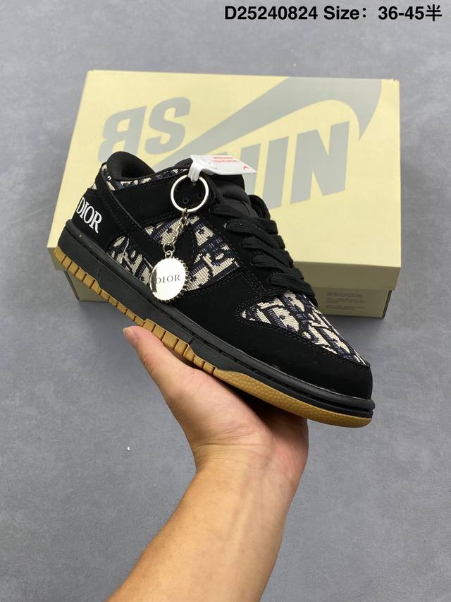 耐克Nike Dunk Low 扣篮系列 复古低帮休闲运动滑板板鞋采用脚感柔软舒适Zoomair气垫有效吸收滑板等极限运动在落地时带来的冲击力 为街头运动者们提