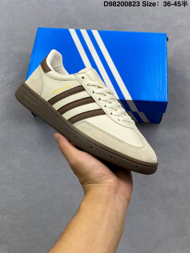 真标Adidas Handball Spezial 阿迪达斯经典款 复古休闲板鞋 全鞋采用反毛皮制作 牛筋耐磨大底 承载青春情怀的板鞋 经典三条杠装饰鞋侧 品牌