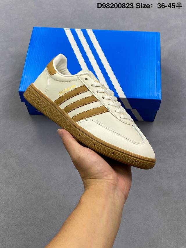 真标Adidas Handball Spezial 阿迪达斯经典款 复古休闲板鞋 全鞋采用反毛皮制作 牛筋耐磨大底 承载青春情怀的板鞋 经典三条杠装饰鞋侧 品牌