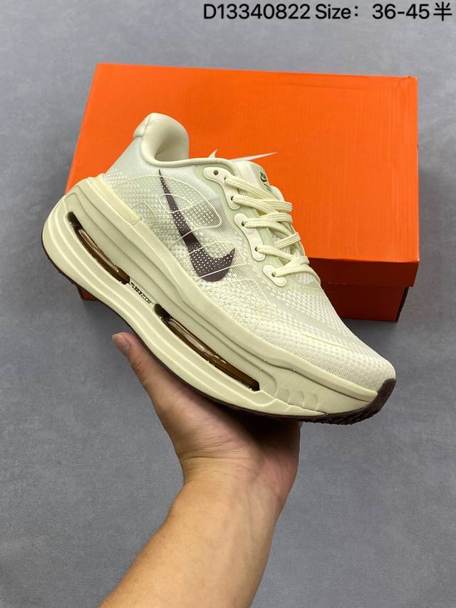 公司级Nike Vomero Premium 耐克 舒适减震防滑 低帮跑步鞋 全掌Reactx泡绵中底 前掌和后跟还配备了Air Zoom气垫单元 据说跑起来更
